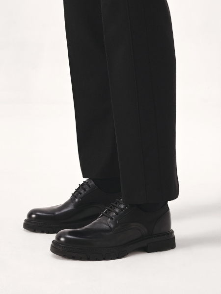 Casual zwarte schoenen van gecombineerde materialen SORROS