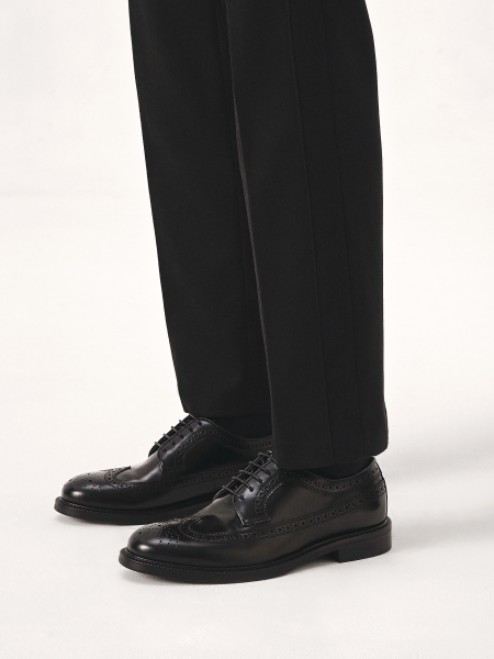 Zwarte brogues op een leren zool  VINZENZ