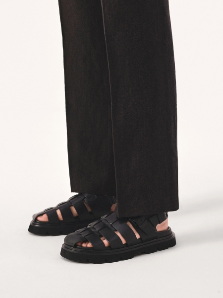 Zwarte leren sandalen met bedekte tenen ANTONN