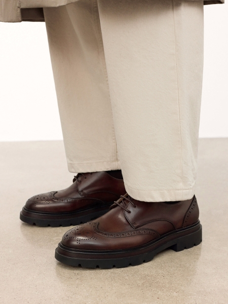 Bruine derby-stijl BROGUES met opengewerkte versiering ADAN