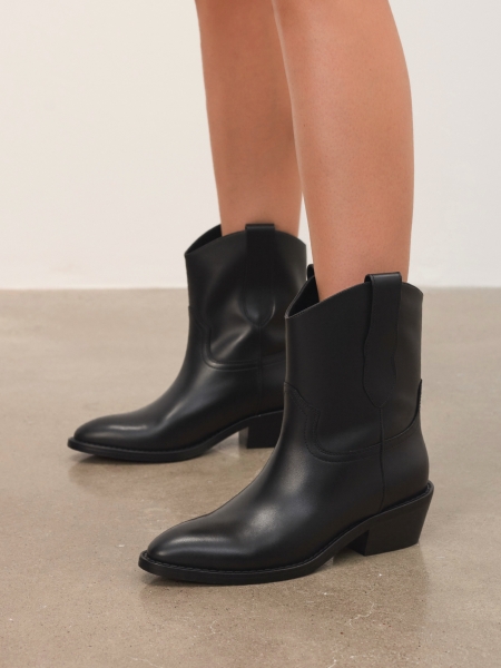 Zwart leren cowboylaarzen met slip-on bovenkant NIRALI