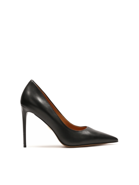Zwarte pumps met een elegante hak DOMINGA