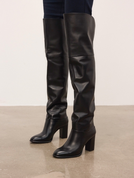 Zwarte musketiers op een paal MORLYNN