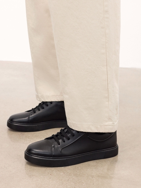 Zwarte sneakers met reliëf SILVAN