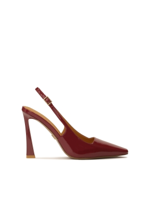 Maroon lakleren pumps met een interessante hak