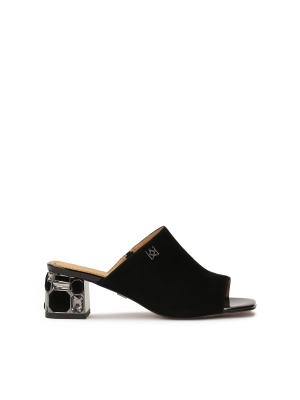 Zwarte muiltjes met strassteentjes op de hiel 