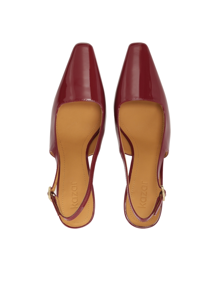 Maroon lakleren pumps met een interessante hak NISSA
