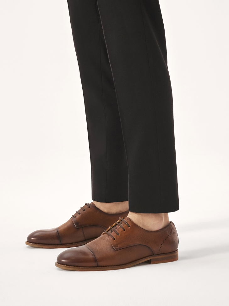 Leren schoenen met rozetversiering op de hiel JOHNATAN