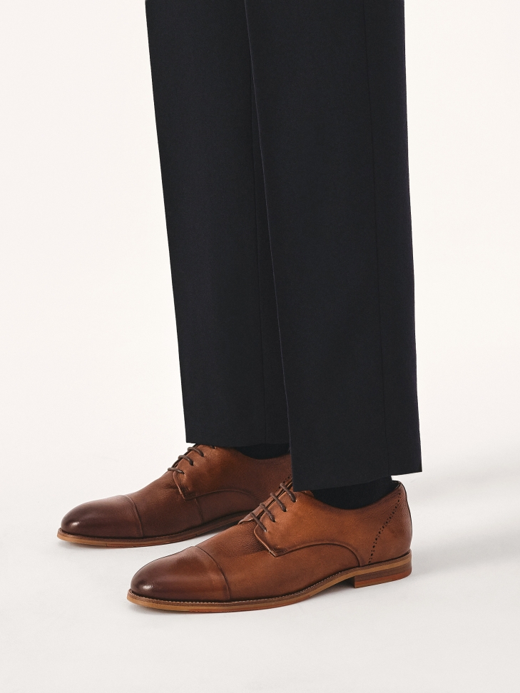 Leren schoenen met rozetversiering op de hiel JOHNATAN