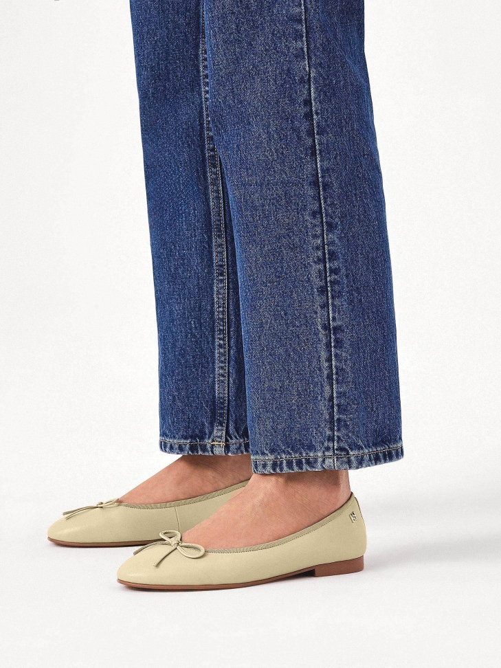 Crème ballerina's met een strik op de neus  EILEEN