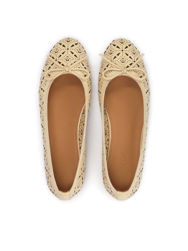 Leren ballerina's met een fijn uitgesneden ontwerp EILEEN
