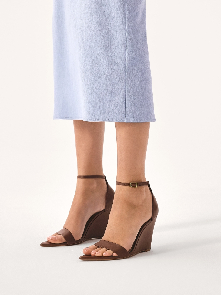 Bruine leren sandalen met plateauhak IRINA