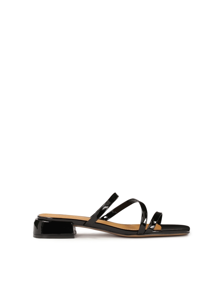 Muiltjes op een platte zool van lakleer TULIA