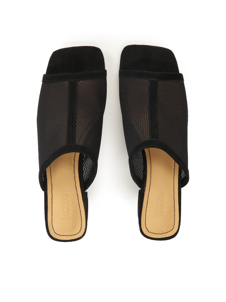 Zwarte muiltjes van gaas op een lage paal FINA