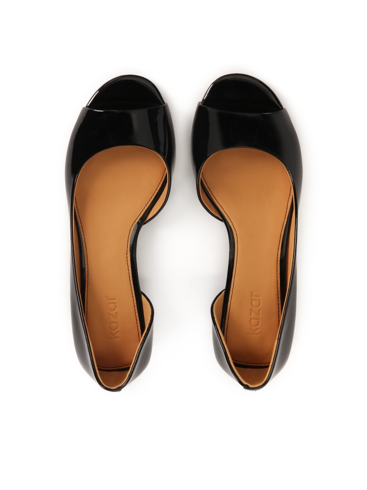 Lakleren pumps met uitgesneden bovenwerk en neuskussentjes JOSIE