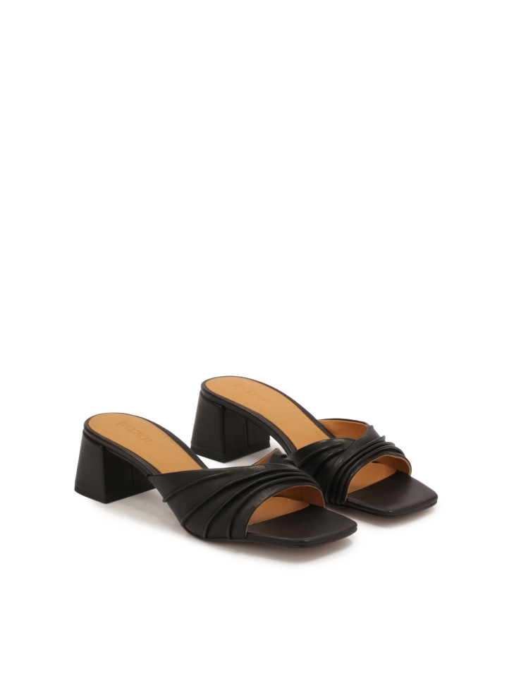 Muiltjes met hak en gekreukelde band SENA