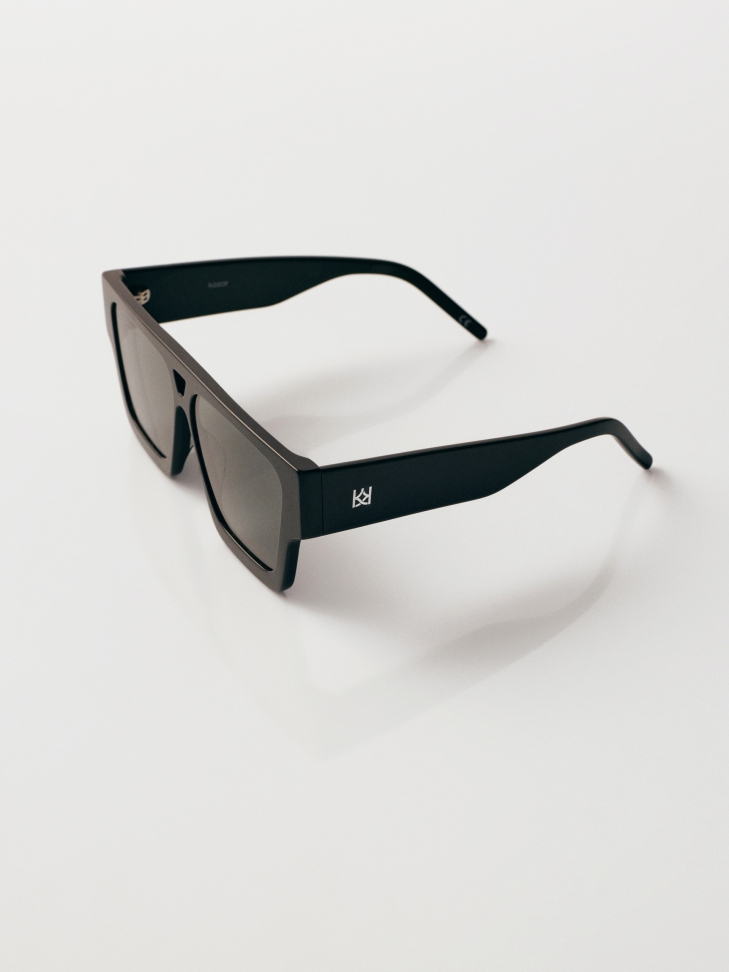 Zwarte zonnebril met dik montuur KASPIANO