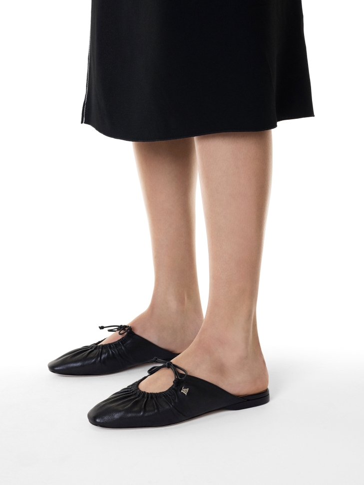 Zwarte glijbanen met decoratief bovenwerk  KS LUCITA