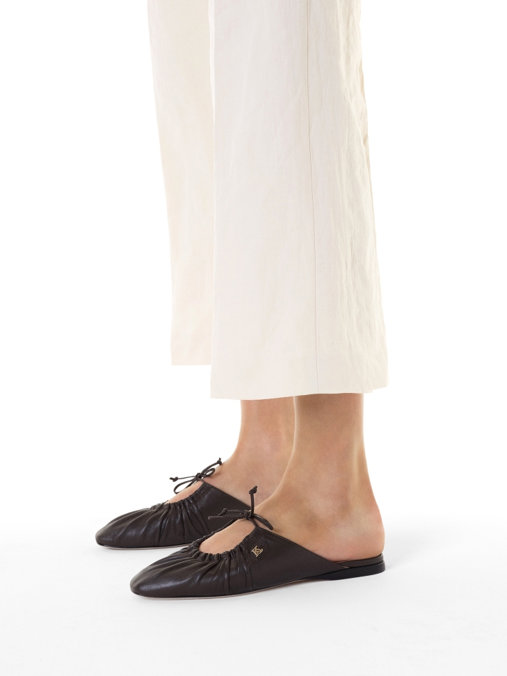 Donkerbruine glijbanen met gekreukt bovenwerk KS LUCITA