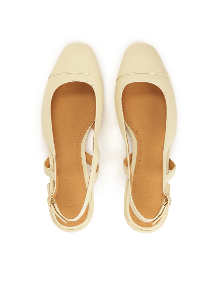 Crèmekleurige pumps met fijngesneden bovenwerk BRIZA