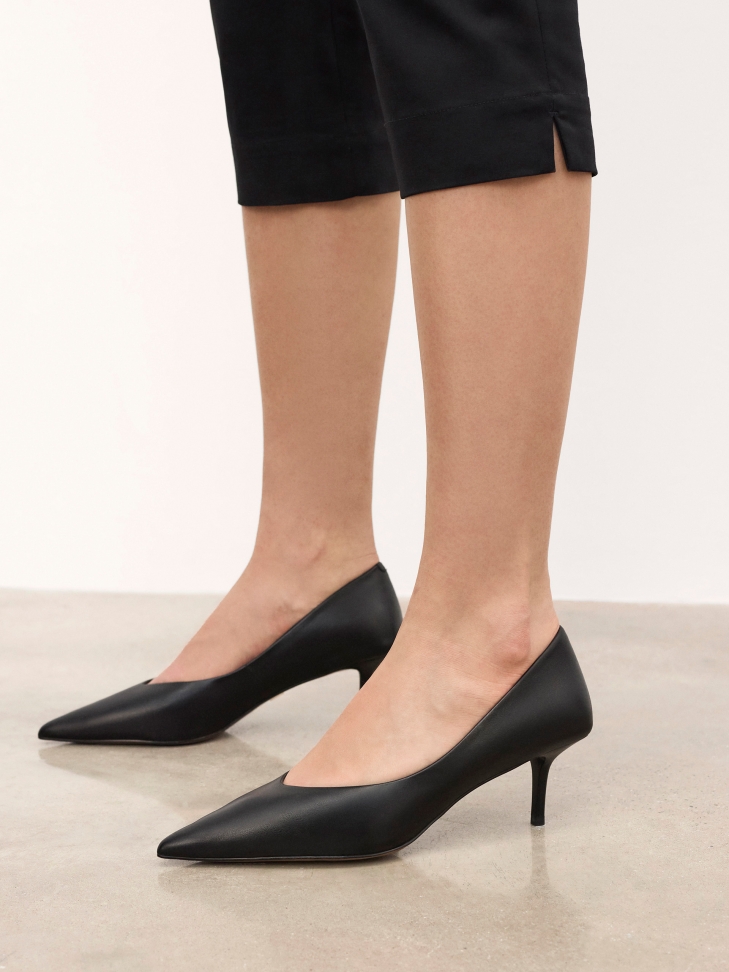 Klassieke zwarte pumps met spitse teen EVELISE