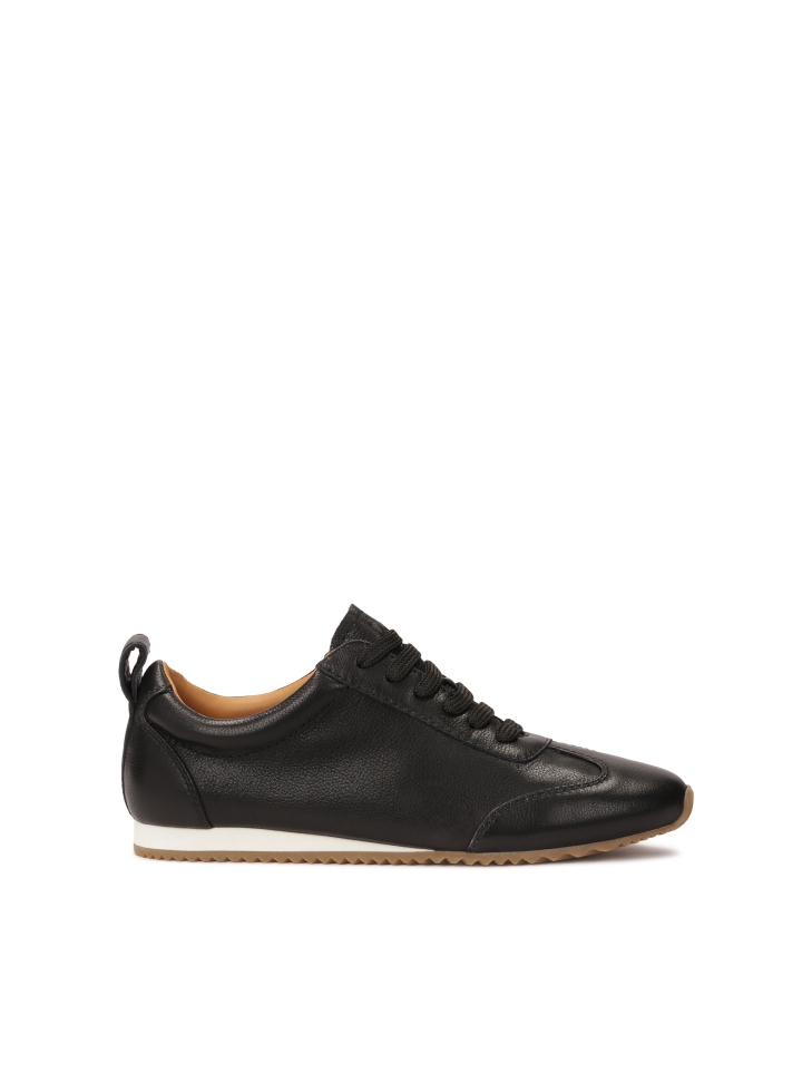 Minimalistische zwarte sneakers  BRETTY