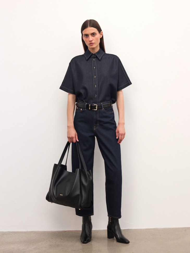 Zwarte losvallende handtas met dubbel handvat ARINE