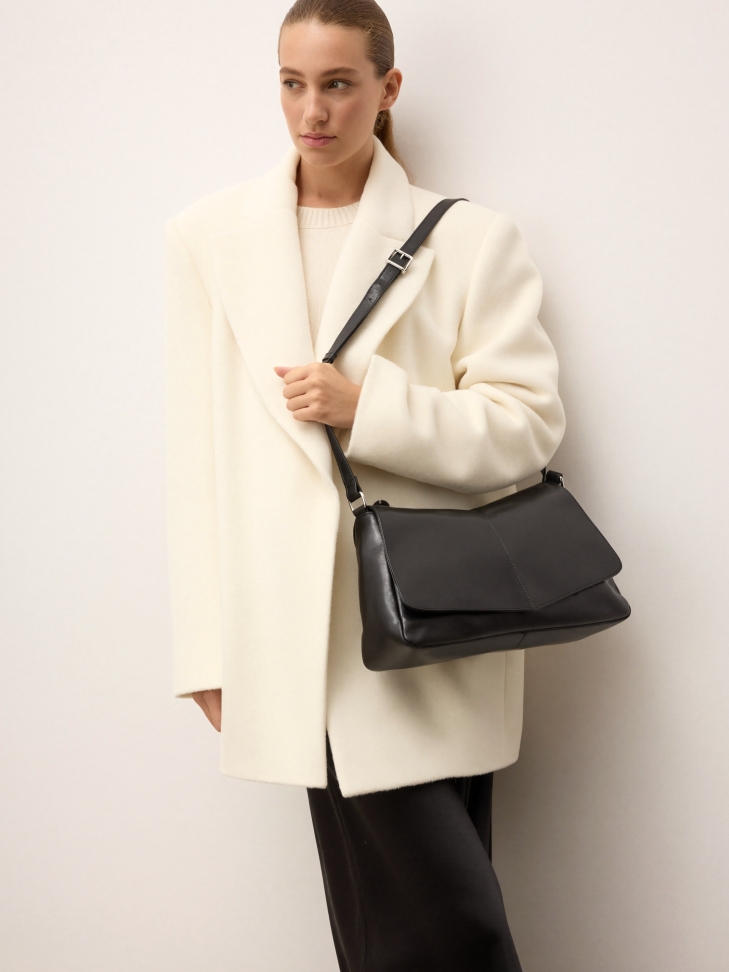 Zwarte handtas met riem SOLEVIE